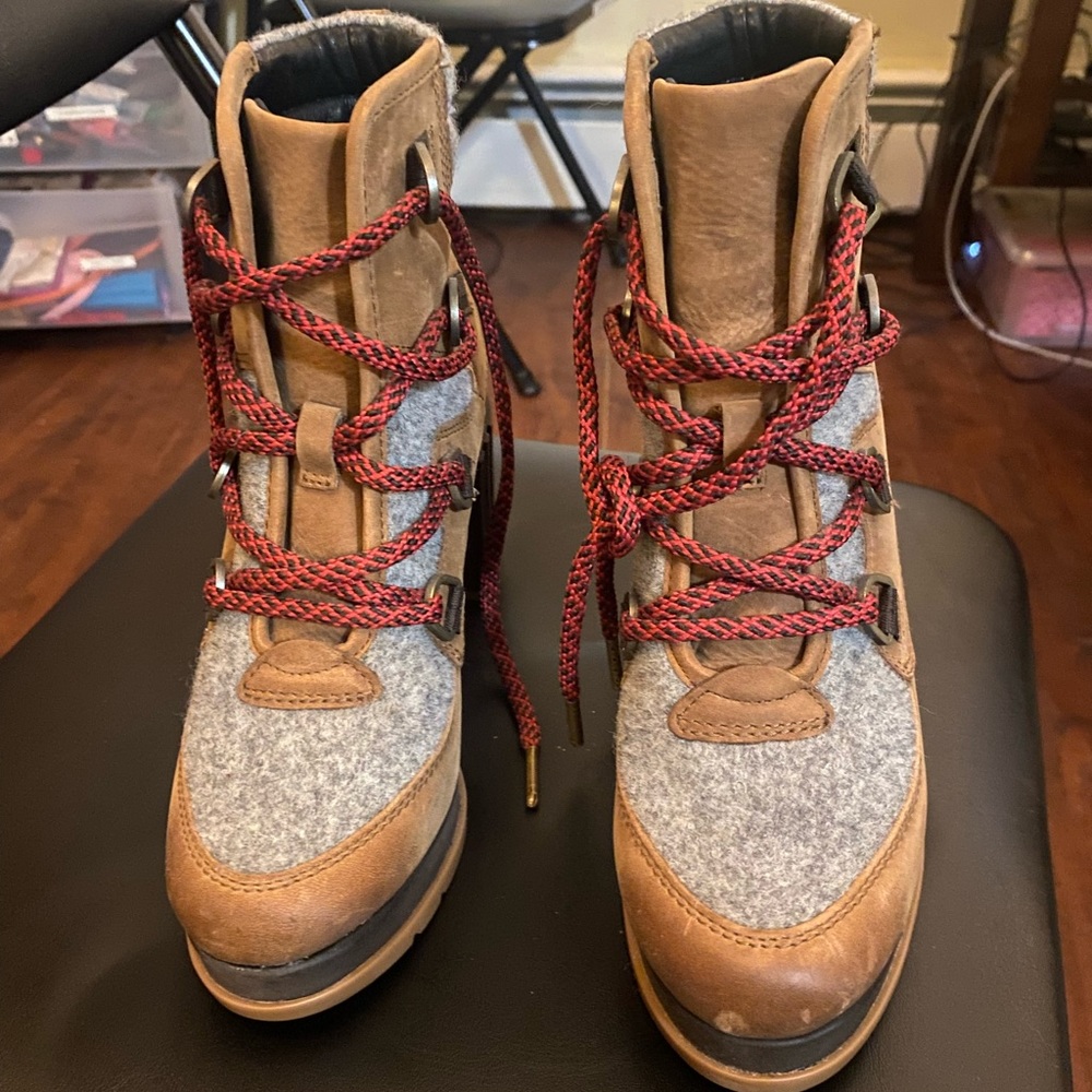 Women’s Sorel Size 6 - Picture 2 of 5